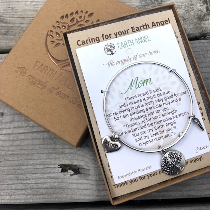 Elegant mom bracelet adorned with a tree of life charm, representing connection and heritage.