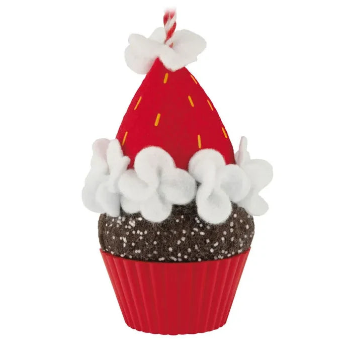 Hallmark : 2026 Keepsake Ho-Ho-Holiday Sweetness 17th in the Christmas Cupcakes series (148)