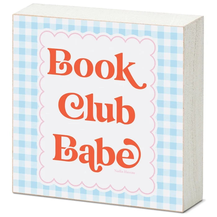Its freestanding design makes it easy to display anywhere, making it a perfect accent for book lovers and book club enthusiasts.