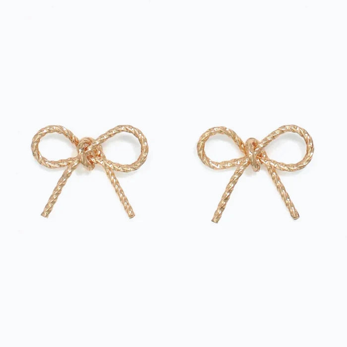 These Periwinkle Gold Rope Bow Earrings add a graceful blend of feminine charm and classic elegance to your jewelry collection.