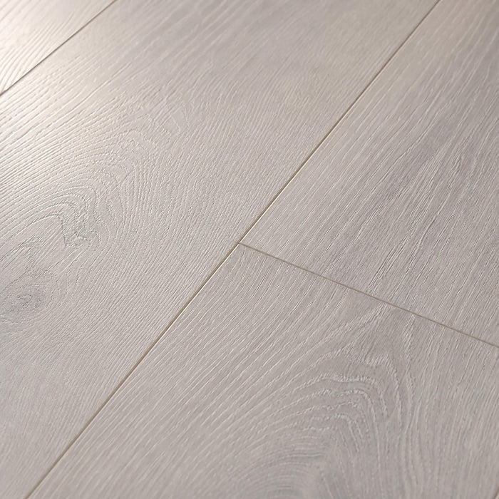 Close-up of the grain and texture of Yosemite Oak Country laminate flooring.